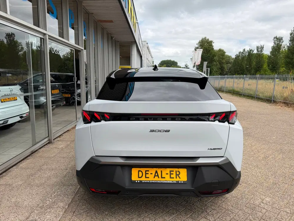 Peugeot 3008 1.2 Hybrid 145 GT NAVIGATIE uit 2025, foto 4
