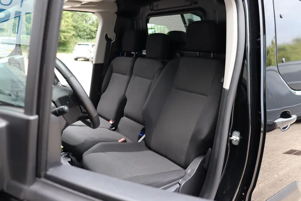 Citroën Berlingo Citroen Berlingo 1.2 PureTech 110 S&S L1 T uit 2024, foto 10