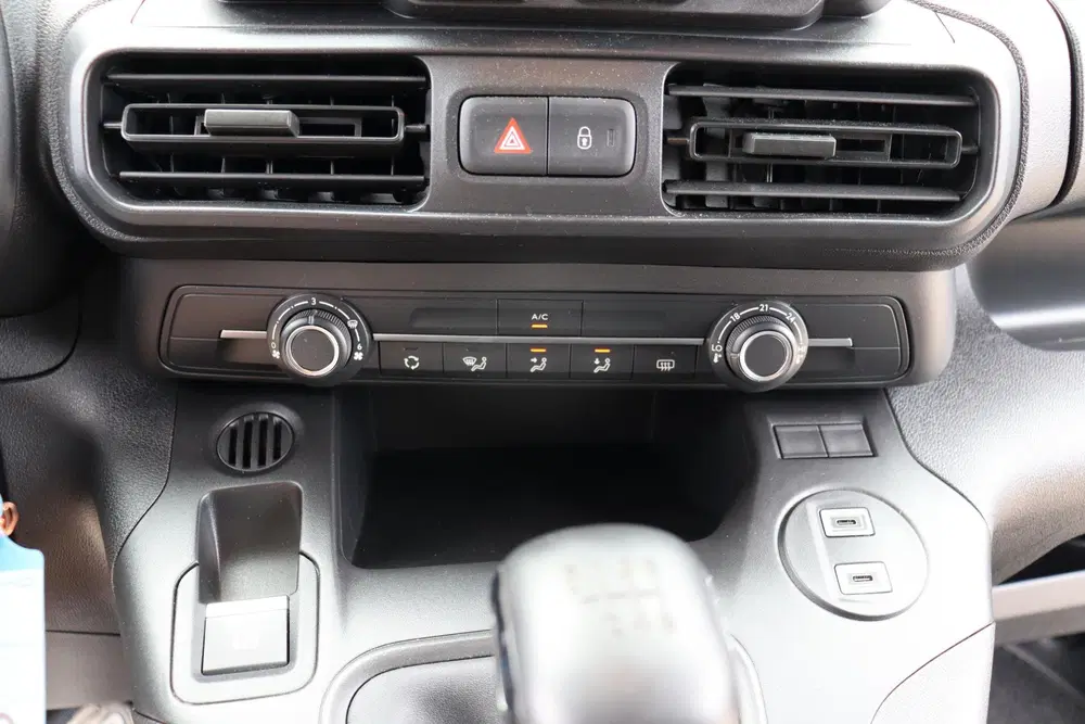 Citroën Berlingo Citroen Berlingo 1.2 PureTech 110 S&S L1 T uit 2024, foto 17