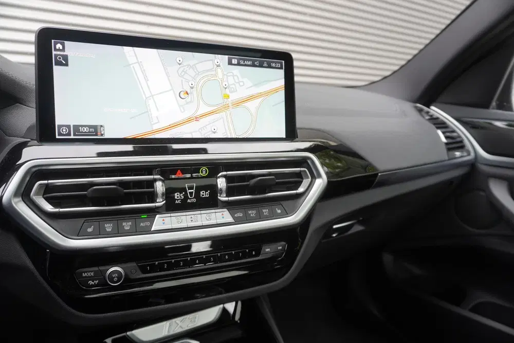 BMW iX3 Driving Assistant Professional uit 2022, foto 11