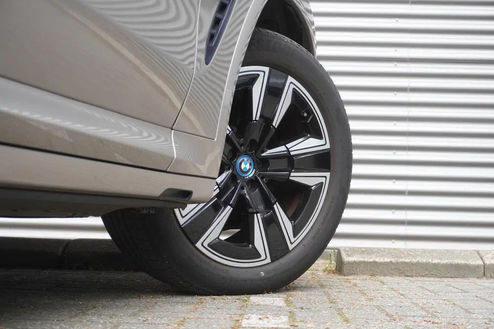 BMW iX3 Driving Assistant Professional uit 2022, foto 19