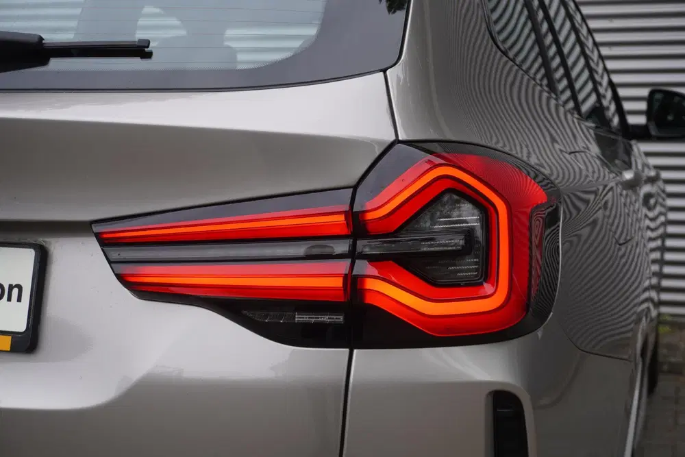 BMW iX3 Driving Assistant Professional uit 2022, foto 20