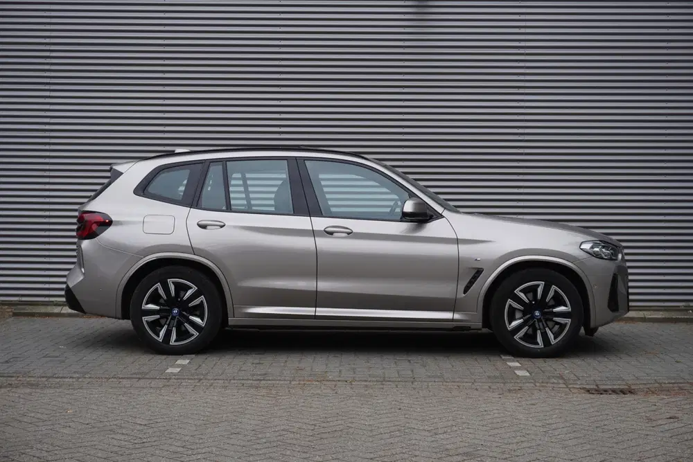 BMW iX3 Driving Assistant Professional uit 2022, foto 4