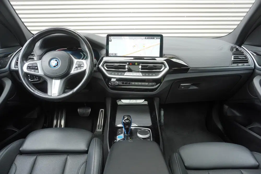 BMW iX3 Driving Assistant Professional uit 2022, foto 9