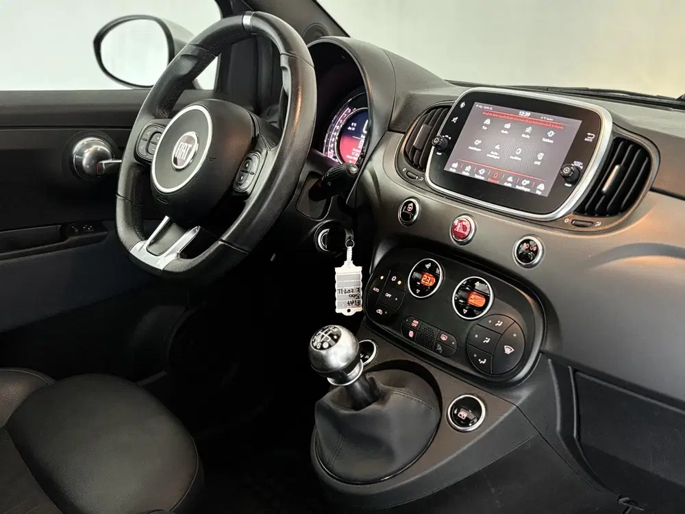 Fiat 500 1.0 Hybrid Rockstar uit 2021, foto 2
