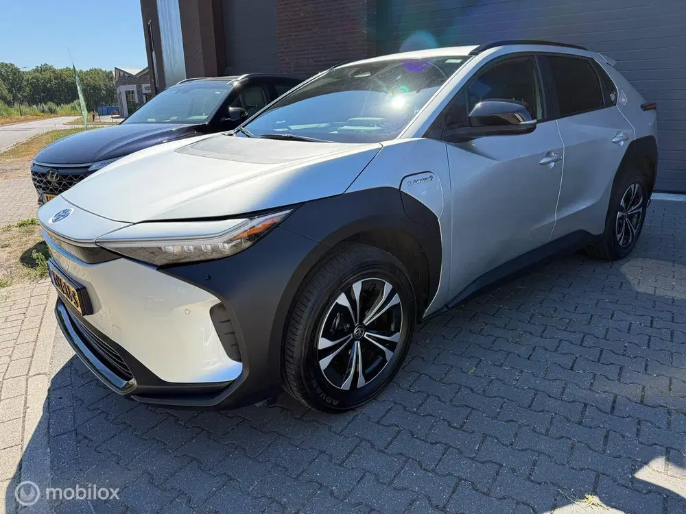 Toyota bZ4X Active 71 kWh 2023 uit 2023, foto 3