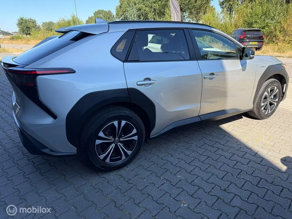Toyota bZ4X Active 71 kWh 2023 uit 2023, foto 6