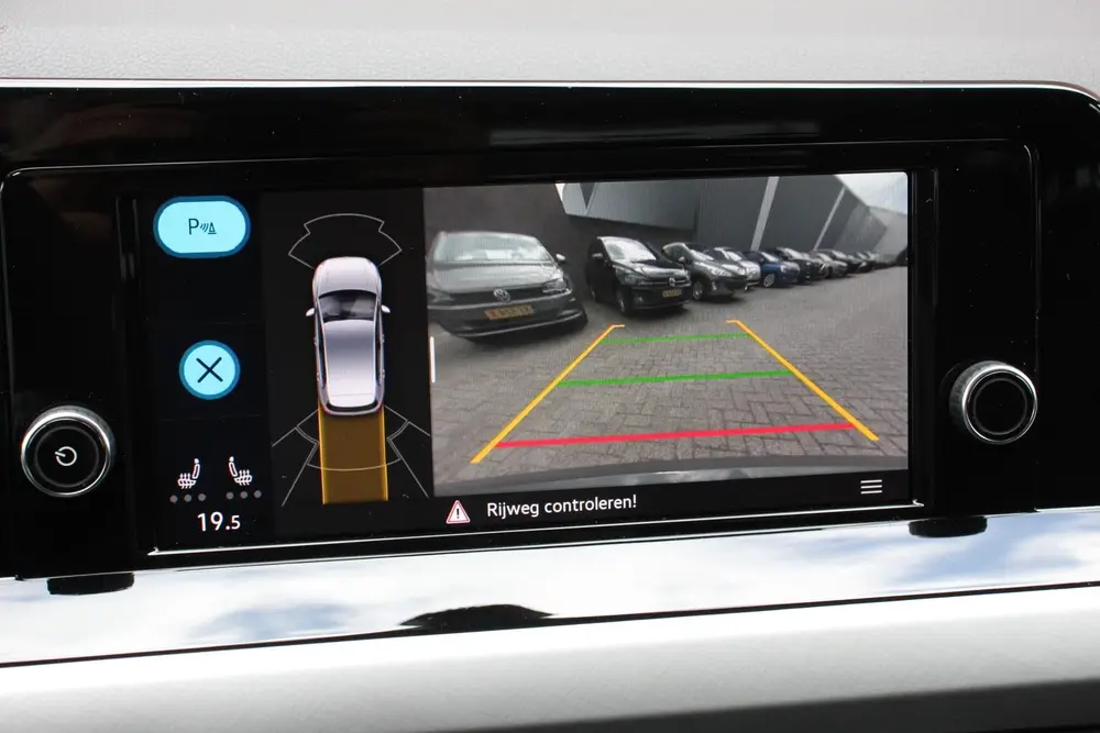 Volkswagen Golf 1.0 TSI 110pk Automaat Life Navigatie Climat uit 2021, foto 3