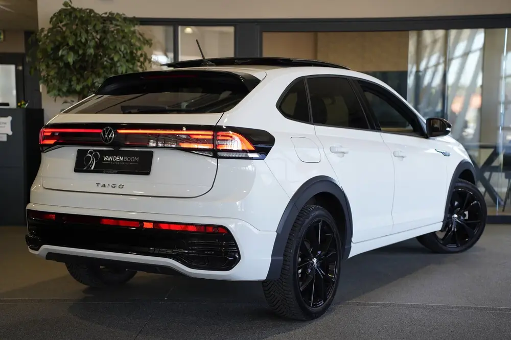 Volkswagen Taigo 1.0 TSI 2x R-Line DSG Pano IQ Matrix Led Ca uit 2022, foto 2