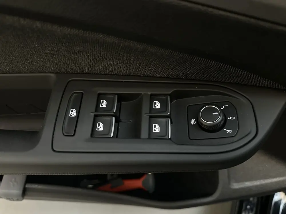 Volkswagen Golf Variant 1.0 eTSI DSG Life Virtual Cockpit Sf uit 2022, foto 17