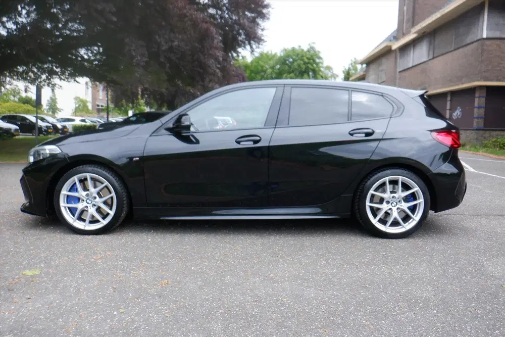 BMW 1-serie M135i 320PK 5D Aut. X-DRIVE uit 2020, foto 2