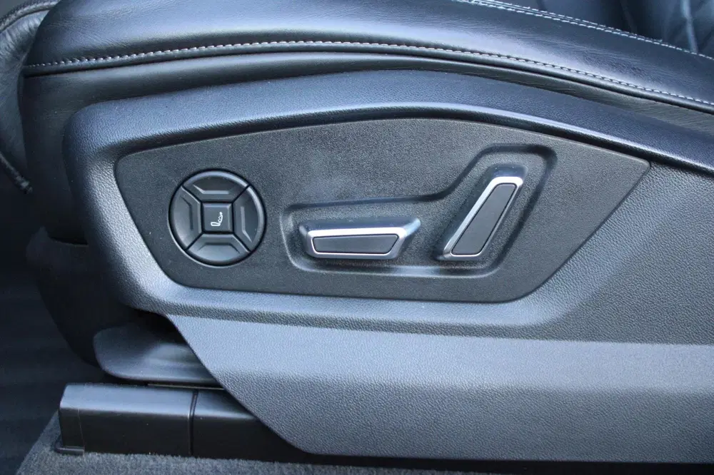 Audi Q7 60 TFSI e Competition uit 2020, foto 11