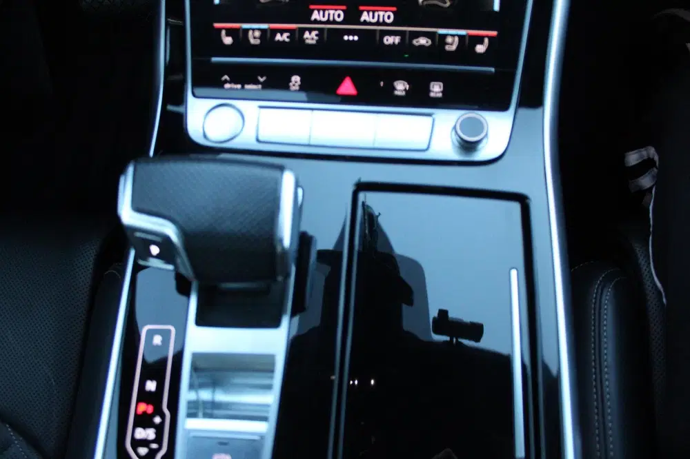 Audi Q7 60 TFSI e Competition uit 2020, foto 17
