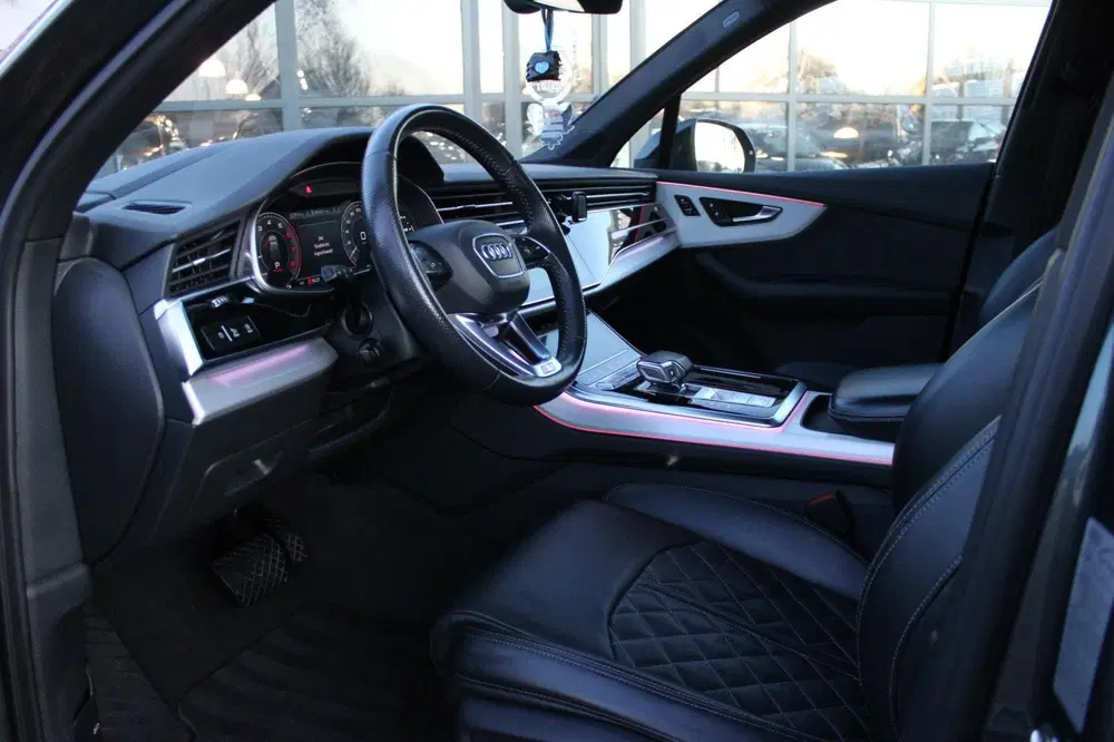 Audi Q7 60 TFSI e Competition uit 2020, foto 9