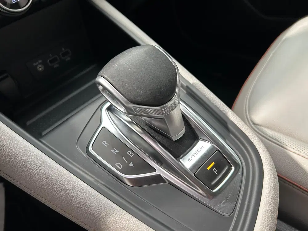 Renault Captur 1.6 E-Tech Hybrid 145 Initiale Paris uit 2022, foto 20