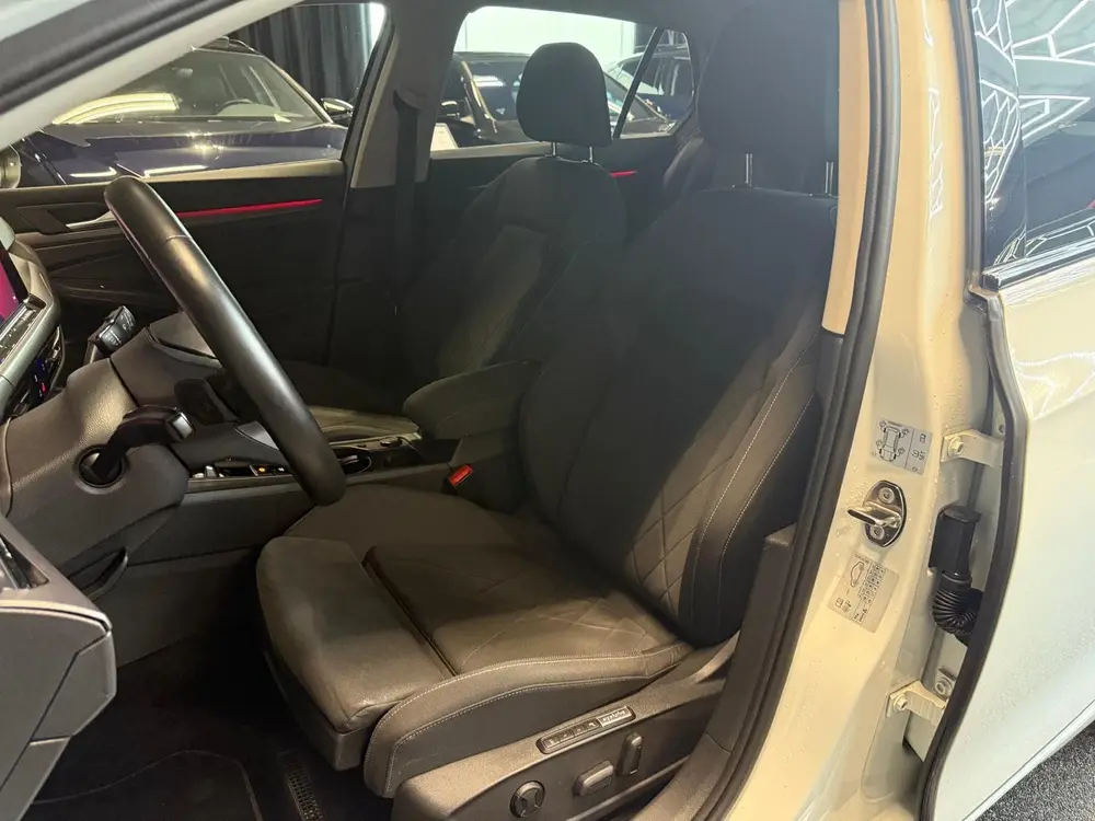 Volkswagen Golf 8 1.5 eTSI|Navi|Camera|Sfeer|ACC|DSG|Memory| uit 2020, foto 20