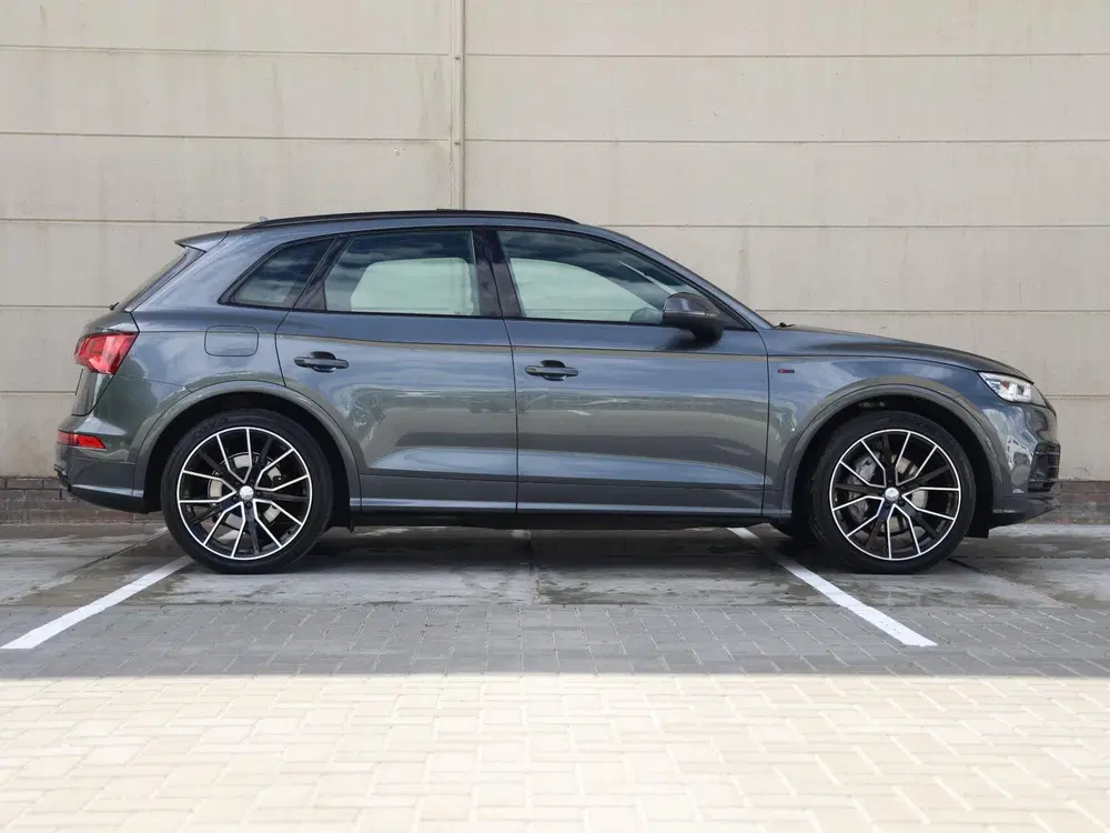 Audi Q5 55 TFSIe 367 pk S-Line Quattro uit 2020, foto 2