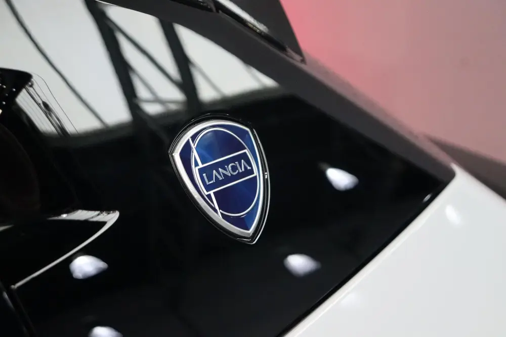 Lancia Ypsilon 1.2 Turbo Hybrid HF Line 110pk Voorraad Voord uit 2026, foto 12