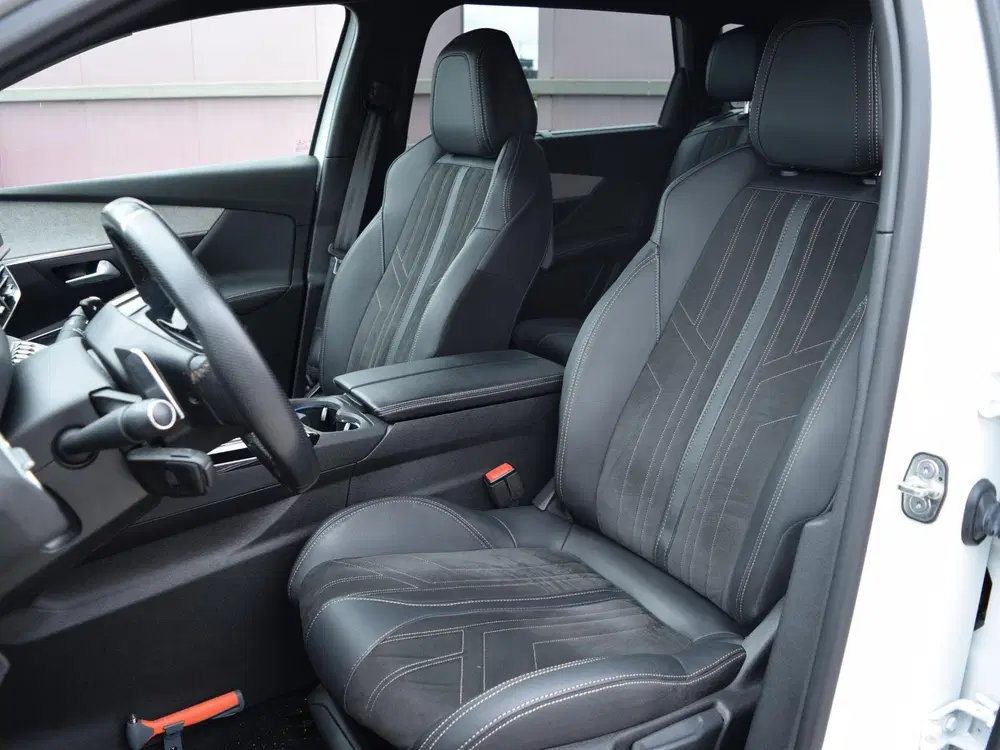 Peugeot 5008 1.2 PureTech GT Pack 7P l Focal l Elektris uit 2023, foto 20