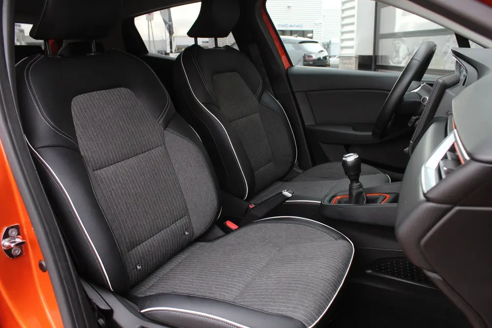 Renault Clio 1.0 TCe Initiale Paris / Carplay / Camera / Key uit 2019, foto 10
