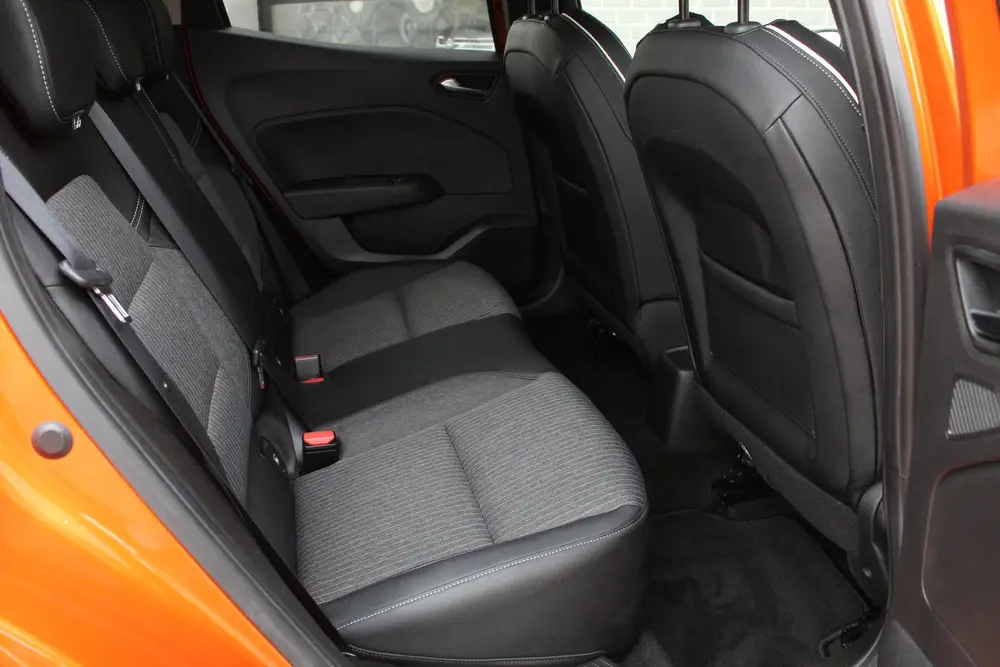 Renault Clio 1.0 TCe Initiale Paris / Carplay / Camera / Key uit 2019, foto 11