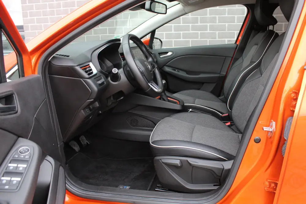 Renault Clio 1.0 TCe Initiale Paris / Carplay / Camera / Key uit 2019, foto 8