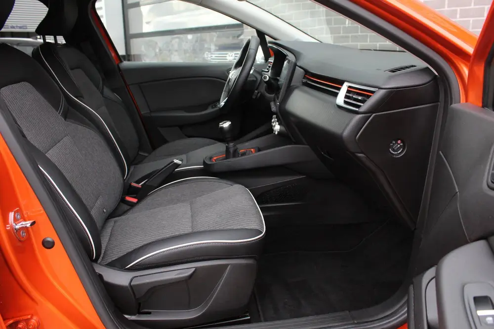 Renault Clio 1.0 TCe Initiale Paris / Carplay / Camera / Key uit 2019, foto 9