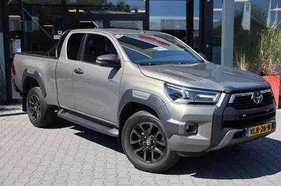 Toyota Hilux 2.8 D-4D X-TRA CAB INVINCIBLE A uit 2021