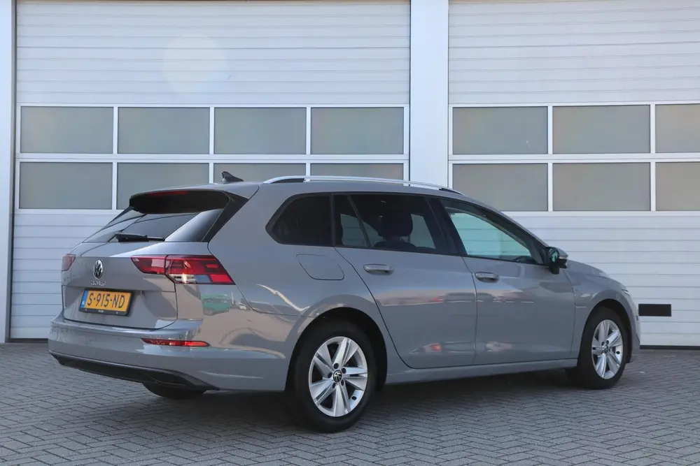 Volkswagen Golf Variant 1.0 TSI 110pk Life | Navigatie | Ach uit 2023, foto 2
