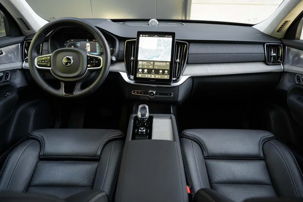 Volvo XC90 T8 Ultra Dark B&W Pano Luchtvering HUD Mas uit 2025, foto 12