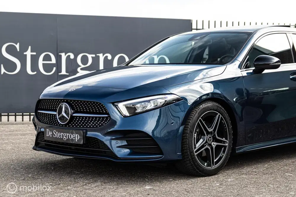 Mercedes-Benz A-Klasse 180 Business Solution AMG uit 2022, foto 2