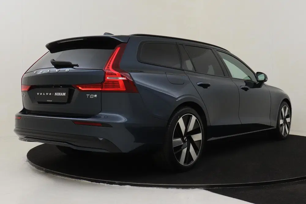 Volvo V60 T8 PLUG-IN HYBRID AWD ULTRA DARK *FULL OPT uit 2025, foto 3