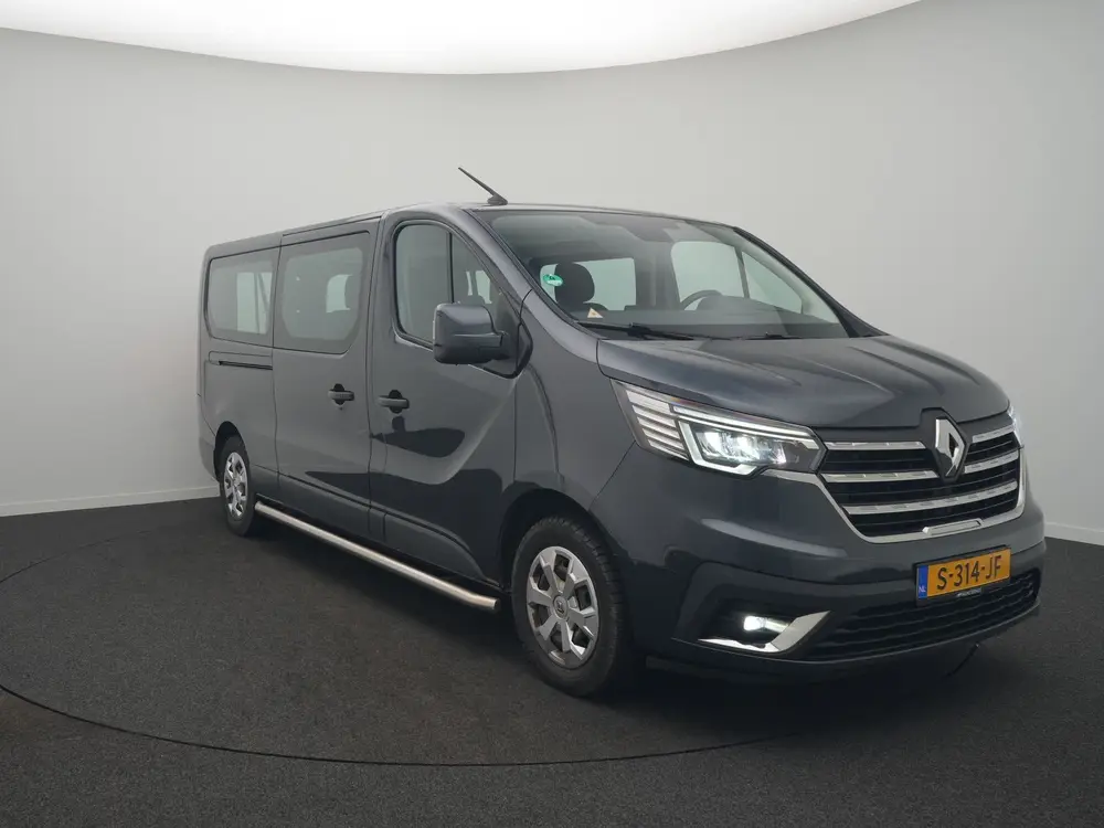 Renault Trafic 9 Persoons bus uit 2022, foto 2