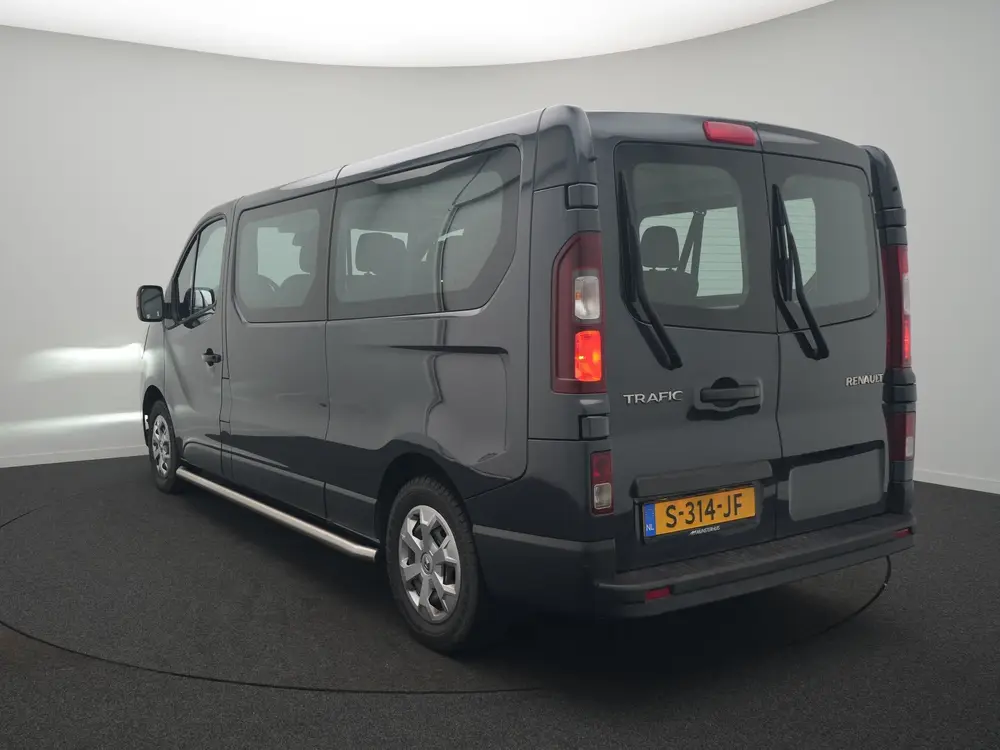 Renault Trafic 9 Persoons bus uit 2022, foto 3