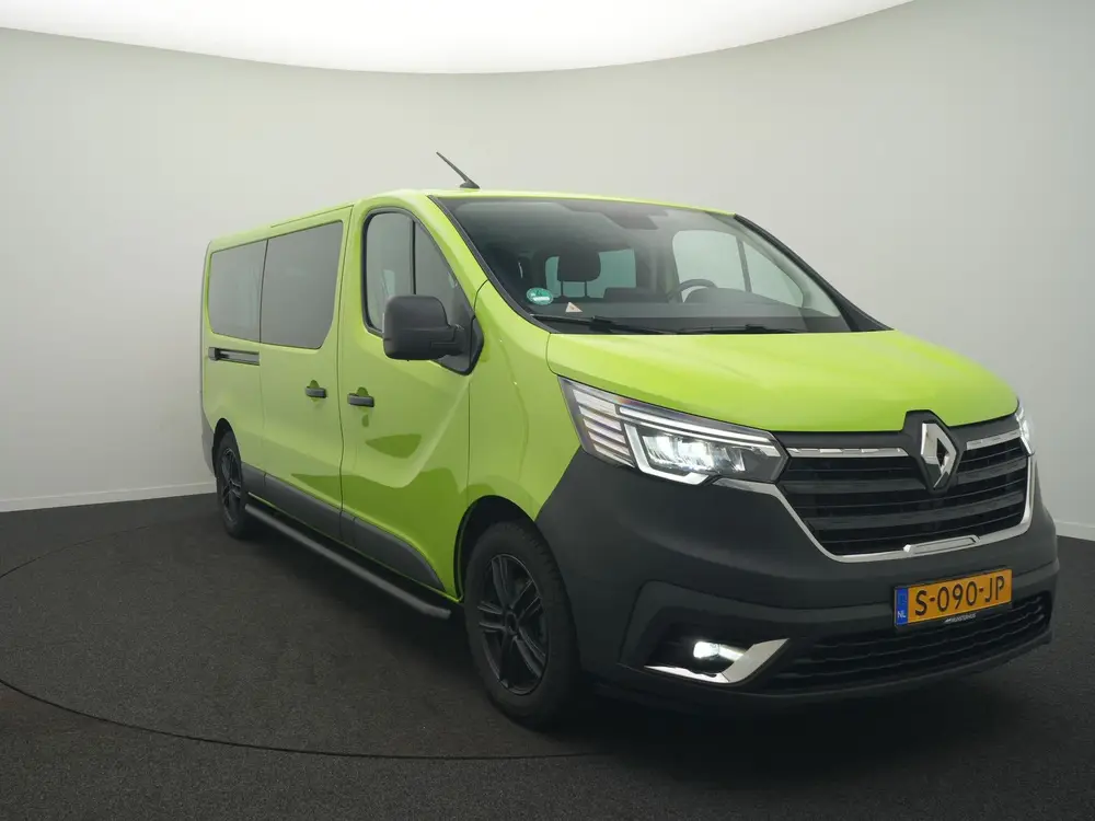 Renault Trafic 9 Persoons bus uit 2022, foto 2