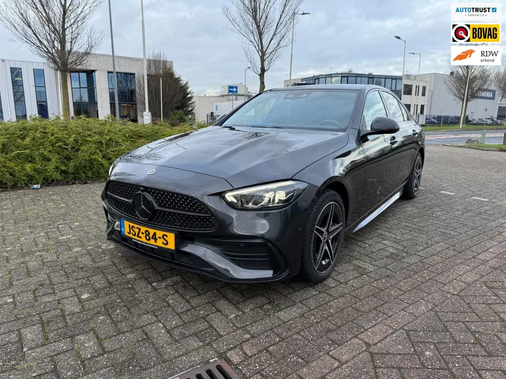 Mercedes-Benz C-Klasse 300 e AMG Line 268pk Night-Pakket plu uit 2023