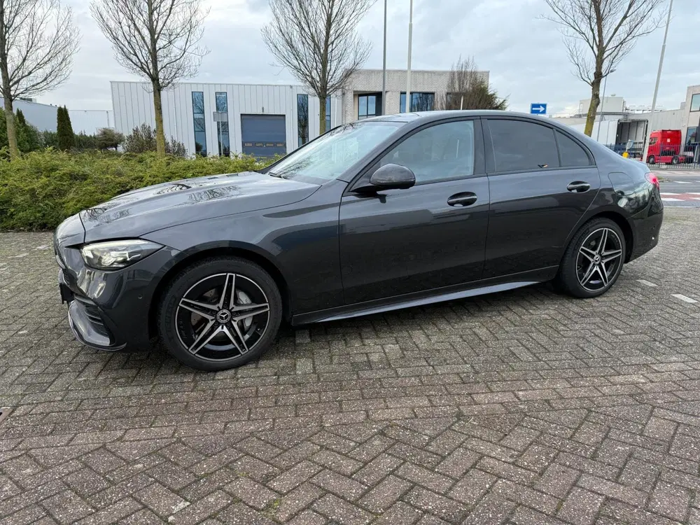 Mercedes-Benz C-Klasse 300 e AMG Line 268pk Night-Pakket plu uit 2023, foto 2