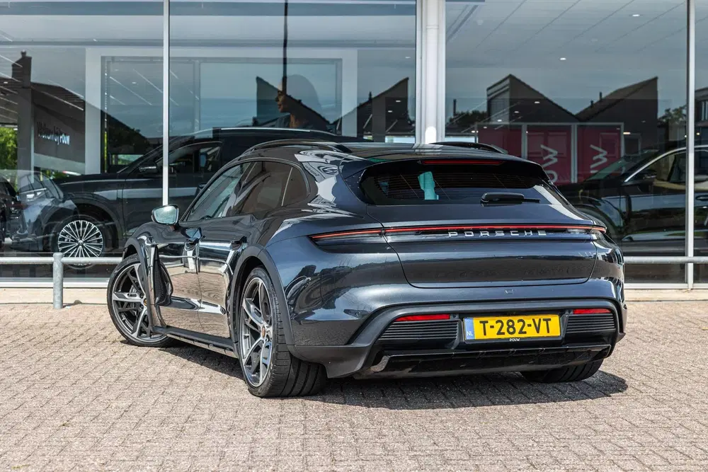 Porsche Taycan 4 381pk 93 kWh uit 2022, foto 16