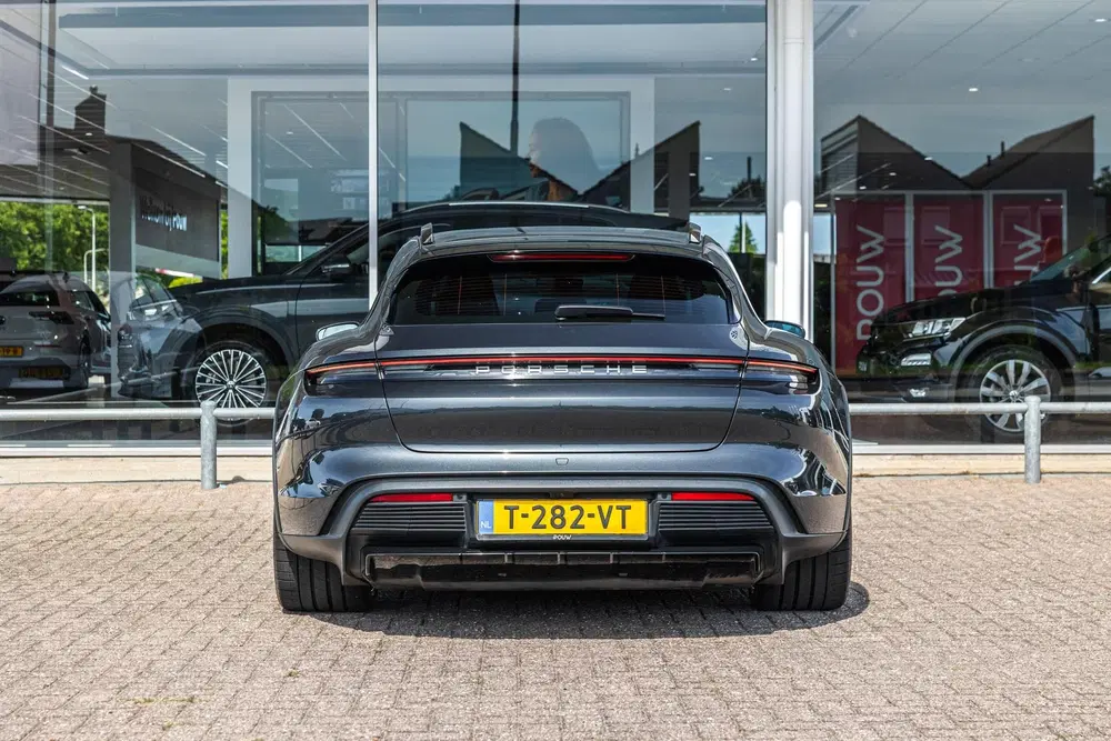 Porsche Taycan 4 381pk 93 kWh uit 2022, foto 17