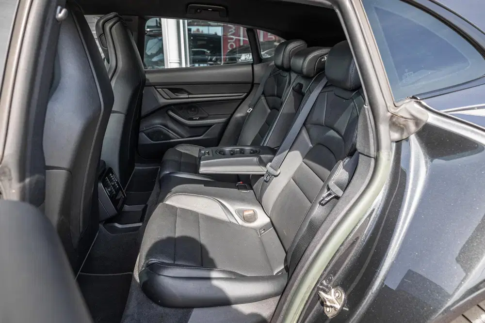 Porsche Taycan 4 381pk 93 kWh uit 2022, foto 6
