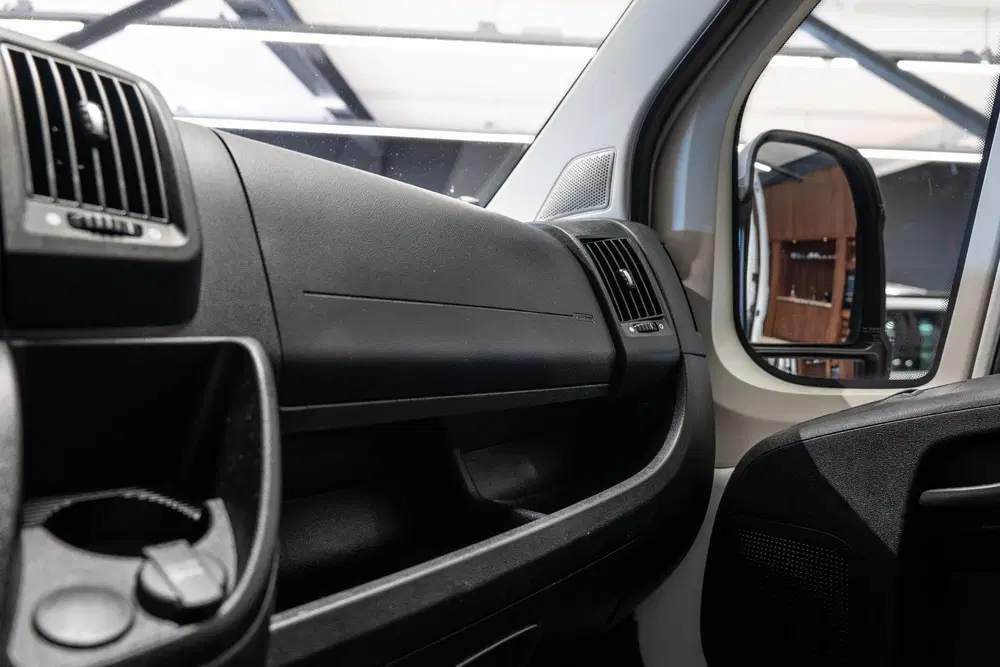 Peugeot Boxer 333 2.2 BlueHDi 140 L2H2 Asphalt Airco uit 2019, foto 15