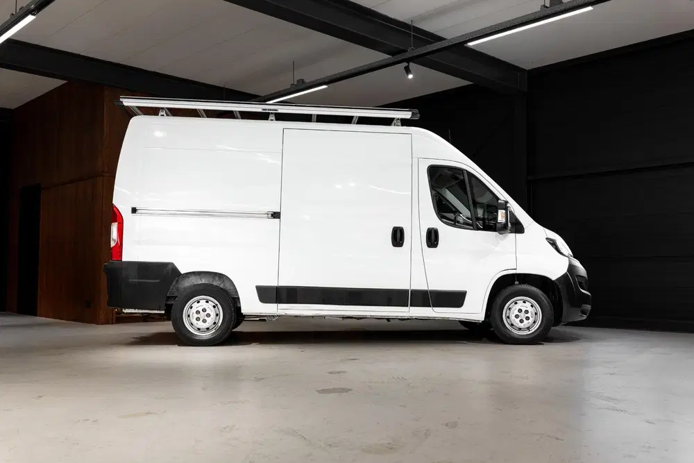 Peugeot Boxer 333 2.2 BlueHDi 140 L2H2 Asphalt Airco uit 2019, foto 18