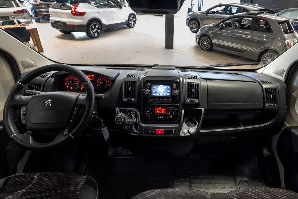 Peugeot Boxer 333 2.2 BlueHDi 140 L2H2 Asphalt Airco uit 2019, foto 4