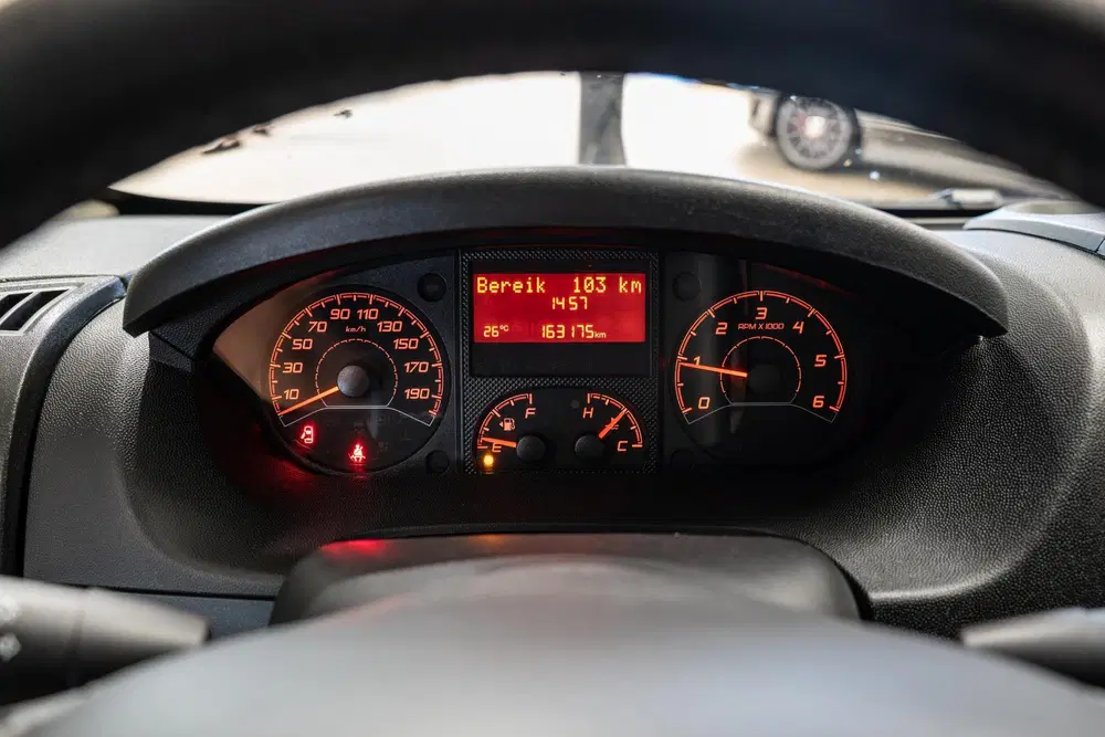 Peugeot Boxer 333 2.2 BlueHDi 140 L2H2 Asphalt Airco uit 2019, foto 6