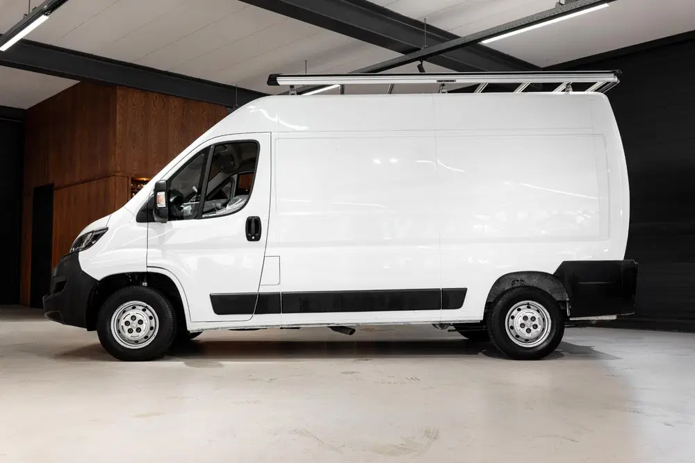 Peugeot Boxer 333 2.2 BlueHDi 140 L2H2 Asphalt Airco uit 2019, foto 7