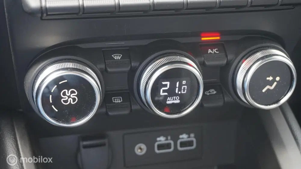 Mitsubishi Colt 1.0T MT Intense Apple Carplay uit 2024, foto 16
