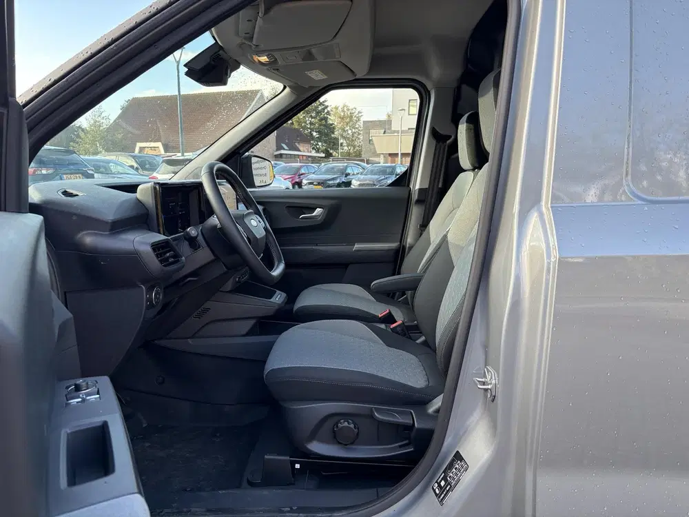 Ford Transit Courier Limited 46 kWh uit 2026, foto 16
