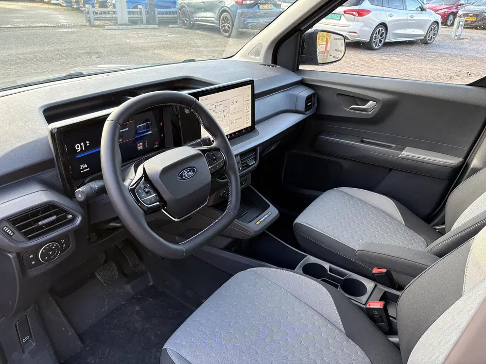 Ford Transit Courier Limited 46 kWh uit 2026, foto 17