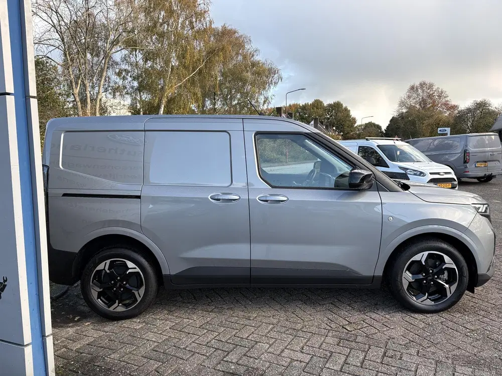 Ford Transit Courier Limited 46 kWh uit 2026, foto 5