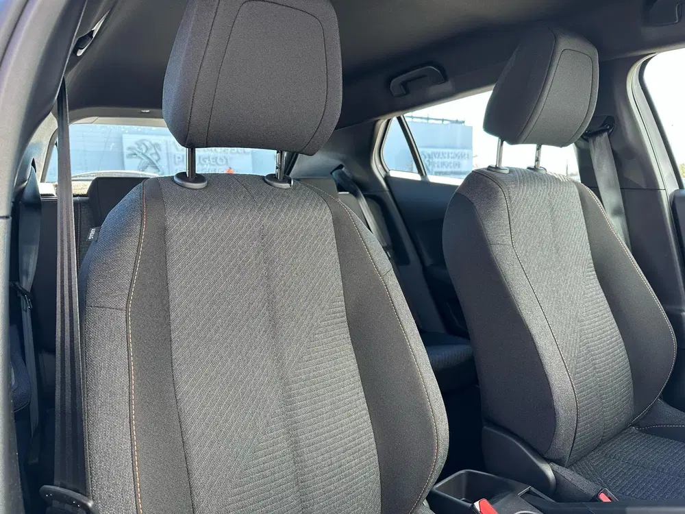 Peugeot 2008 1.2 PureTech 100 Style uit 2025, foto 14